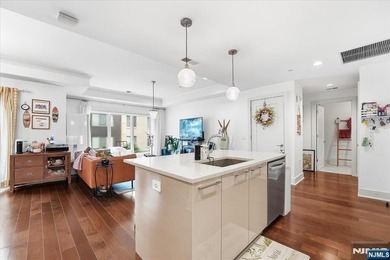 Welcome to Henley on Hudson, 150 Henley Place, Residence 210 - photo 3