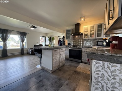 Beautiful duplex opportunity offering flexibility for both - photo 13