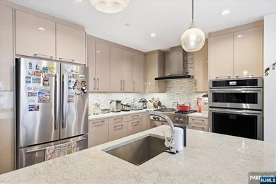 Welcome to Henley on Hudson, 150 Henley Place, Residence 210 - photo 4