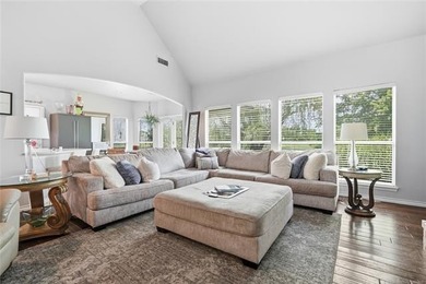 Welcome to this beautifully maintained 4-bedroom, 2.5-bath home - photo 5