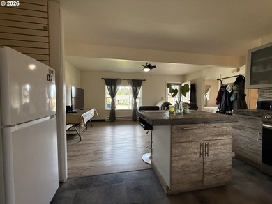 Beautiful duplex opportunity offering flexibility for both - photo 15