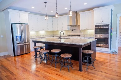 Beautiful custom-built 5BR/4BA home on a private 0.60-acre lot - photo 15