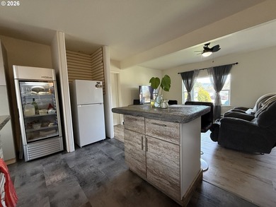 Beautiful duplex opportunity offering flexibility for both - photo 16