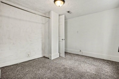 Affordable AND Renovated this charming super clean 3 bedroom - photo 17