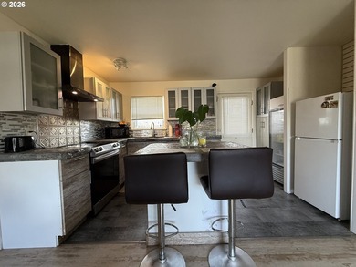 Beautiful duplex opportunity offering flexibility for both - photo 20