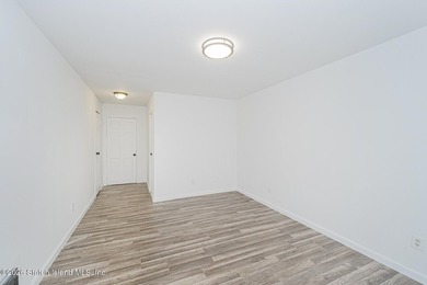 Welcome to *Chateau Villa*, a well-manicured private community - photo 22