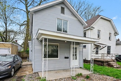 Affordable AND Renovated this charming super clean 3 bedroom - photo 23