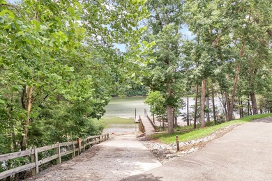 Nice Waterfront lot with 1.7 acres and 150 ft of waterfront in - photo 3