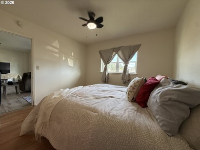 Beautiful duplex opportunity offering flexibility for both - photo 24