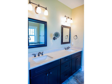 Beautiful custom-built 5BR/4BA home on a private 0.60-acre lot - photo 29