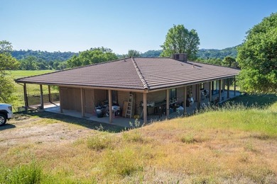 Welcome to a rare opportunity to own a beautiful ranch in the - photo 31