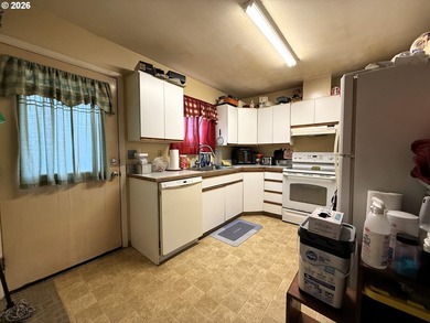 Beautiful duplex opportunity offering flexibility for both - photo 32