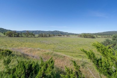 Welcome to a rare opportunity to own a beautiful ranch in the - photo 33