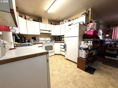 Beautiful duplex opportunity offering flexibility for both - photo 33