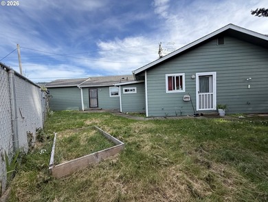 Beautiful duplex opportunity offering flexibility for both - photo 40