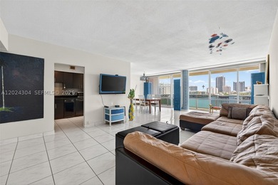 Experience the ultimate Miami Beach lifestyle at King Cole - photo 5