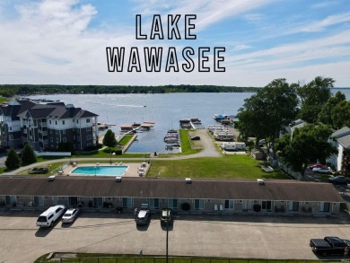 Lake Wawasee Condo For Sale in Syracuse Indiana
