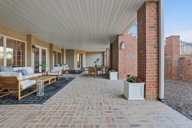 Ultimate lakeside living in the estate section of Woodside, a - photo 14