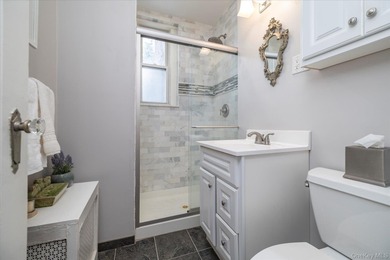 Welcome to Garden City! This beautifully maintained one bedroom