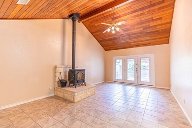 Charming and conveniently located, this well-maintained - photo 4