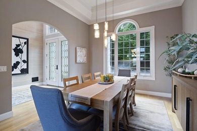 Luxury Living Meets Exceptional Entertaining! Blending timeless - photo 16