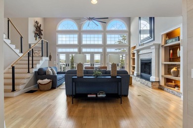 Luxury Living Meets Exceptional Entertaining! Blending timeless - photo 18