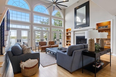 Luxury Living Meets Exceptional Entertaining! Blending timeless - photo 19