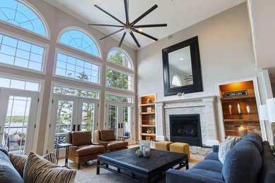 Luxury Living Meets Exceptional Entertaining! Blending timeless - photo 20