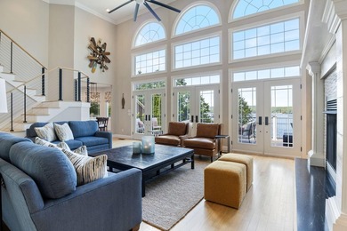 Luxury Living Meets Exceptional Entertaining! Blending timeless - photo 21