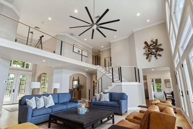 Luxury Living Meets Exceptional Entertaining! Blending timeless - photo 23