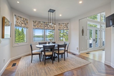 Luxury Living Meets Exceptional Entertaining! Blending timeless - photo 28