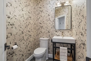 Luxury Living Meets Exceptional Entertaining! Blending timeless - photo 39