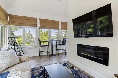 Luxury Living Meets Exceptional Entertaining! Blending timeless - photo 43