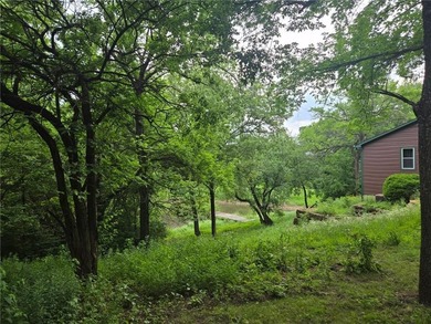 Nice country home on a paved road with a beautiful treed lot and - photo 3
