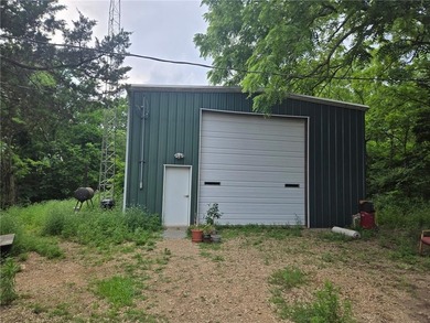 Nice country home on a paved road with a beautiful treed lot and - photo 5