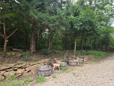 Nice country home on a paved road with a beautiful treed lot and - photo 7