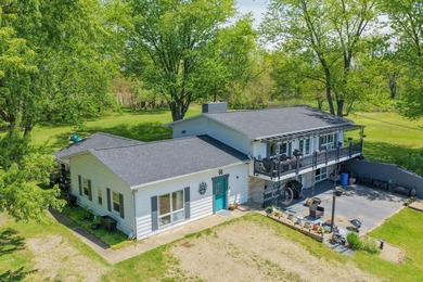 This four-bedroom, three-bath, 2,994-square-foot split level - photo 3