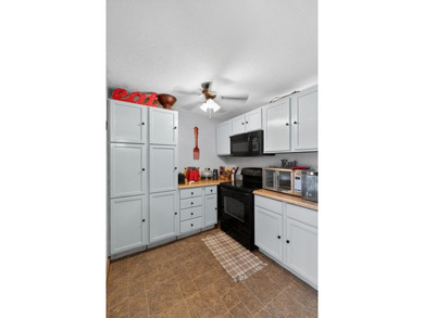 This four-bedroom, three-bath, 2,994-square-foot split level - photo 8