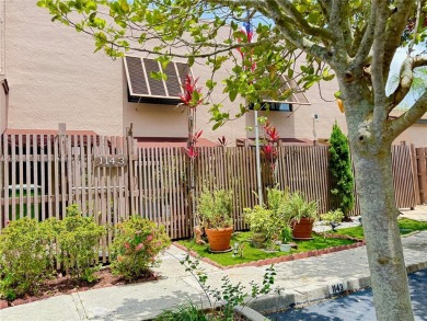 Lake Townhome/Townhouse For Sale in Pembroke Pines, Florida