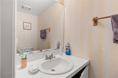 Welcome to this well-maintained home offering comfort - photo 12