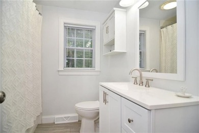 Located in the heart of Narragansett Pier. Beautifully renovated - photo 14