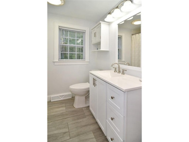 Located in the heart of Narragansett Pier. Beautifully renovated - photo 15