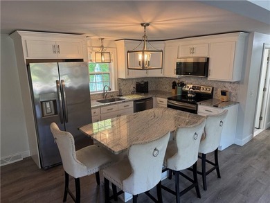 Located in the heart of Narragansett Pier. Beautifully renovated - photo 20