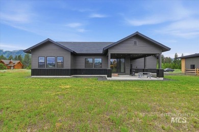 Escape to the heart of Idaho's mountain playground with this - photo 25