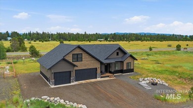 Escape to the heart of Idaho's mountain playground with this - photo 26