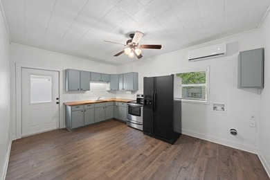 Charming cottage-style home on an oversized corner lot with - photo 4