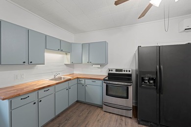 Charming cottage-style home on an oversized corner lot with - photo 5