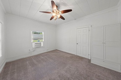 Charming cottage-style home on an oversized corner lot with - photo 9