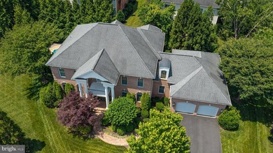 Welcome to an extraordinary residence located in the prestigious - photo 8