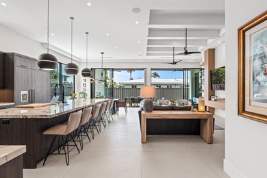 Chic, Modern Residence artfully crafted by award-winning - photo 4